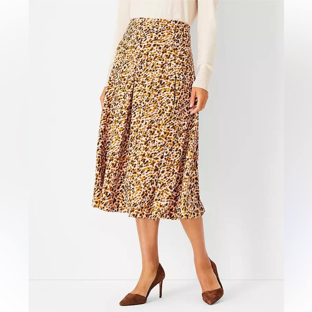 Ann Taylor below the knee/mid-length darted leopard skirt